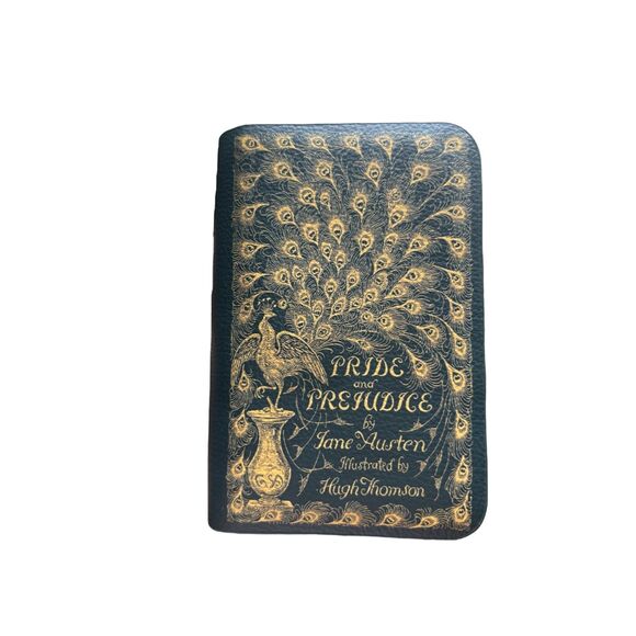 NWOT Well Read Pride and Prejudice Jane Austen Zip Around Wallet Clutch - Picture 2 of 6